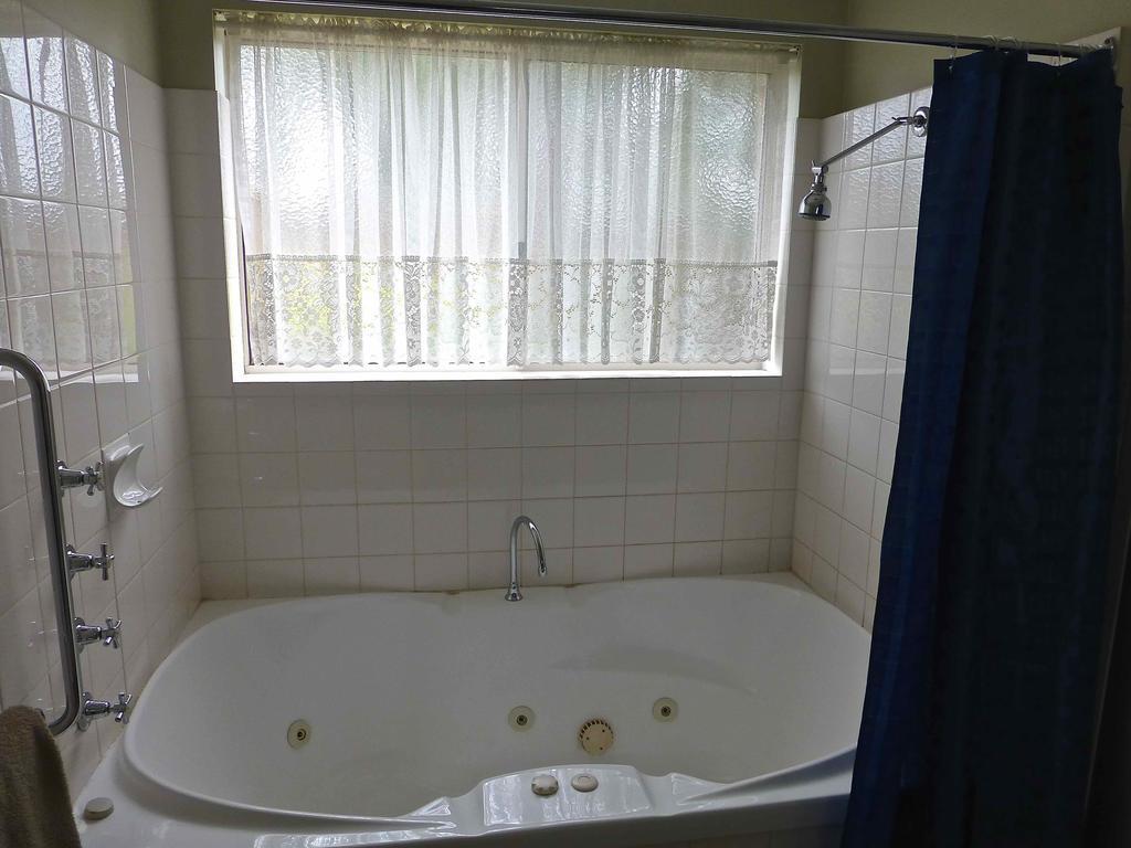 Inverloch Central Motor Inn Номер фото